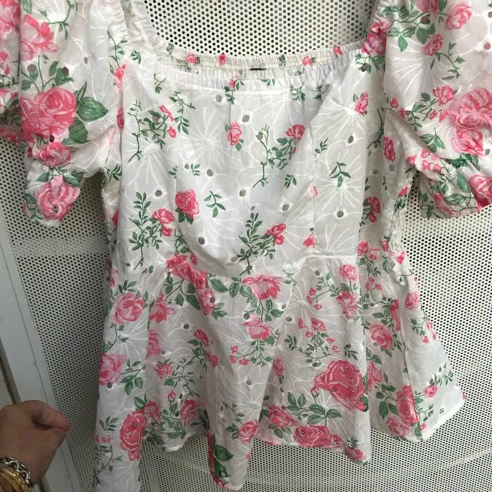 Source Unknown White Floral Square-Neck Peplum Top with Pink Roses